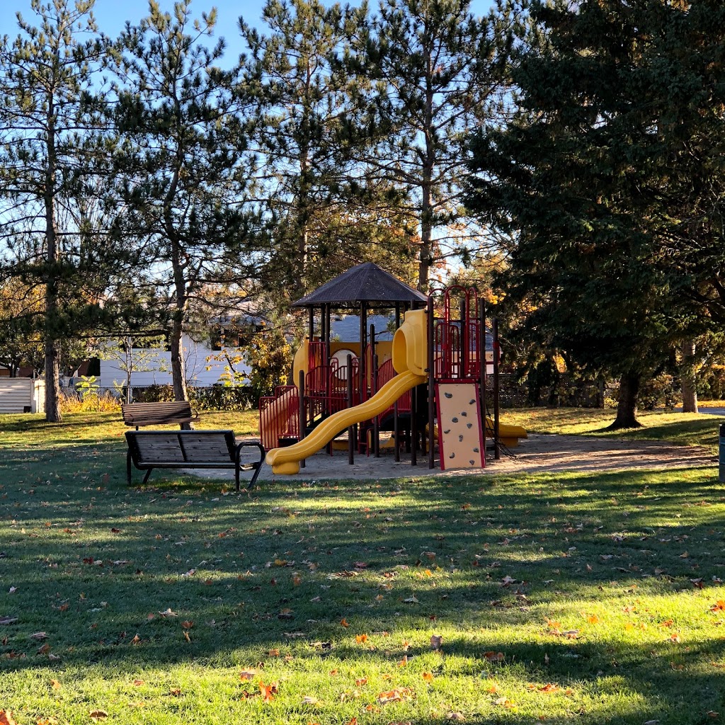 Red Pine Park | 11 Redpine Dr, Nepean, ON K2E 6T3, Canada | Phone: (613) 580-2595