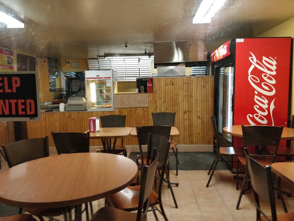 Free Topping Pizza | 17 Queen St, Lakefield, ON K0L 2H0, Canada | Phone: (705) 652-9111