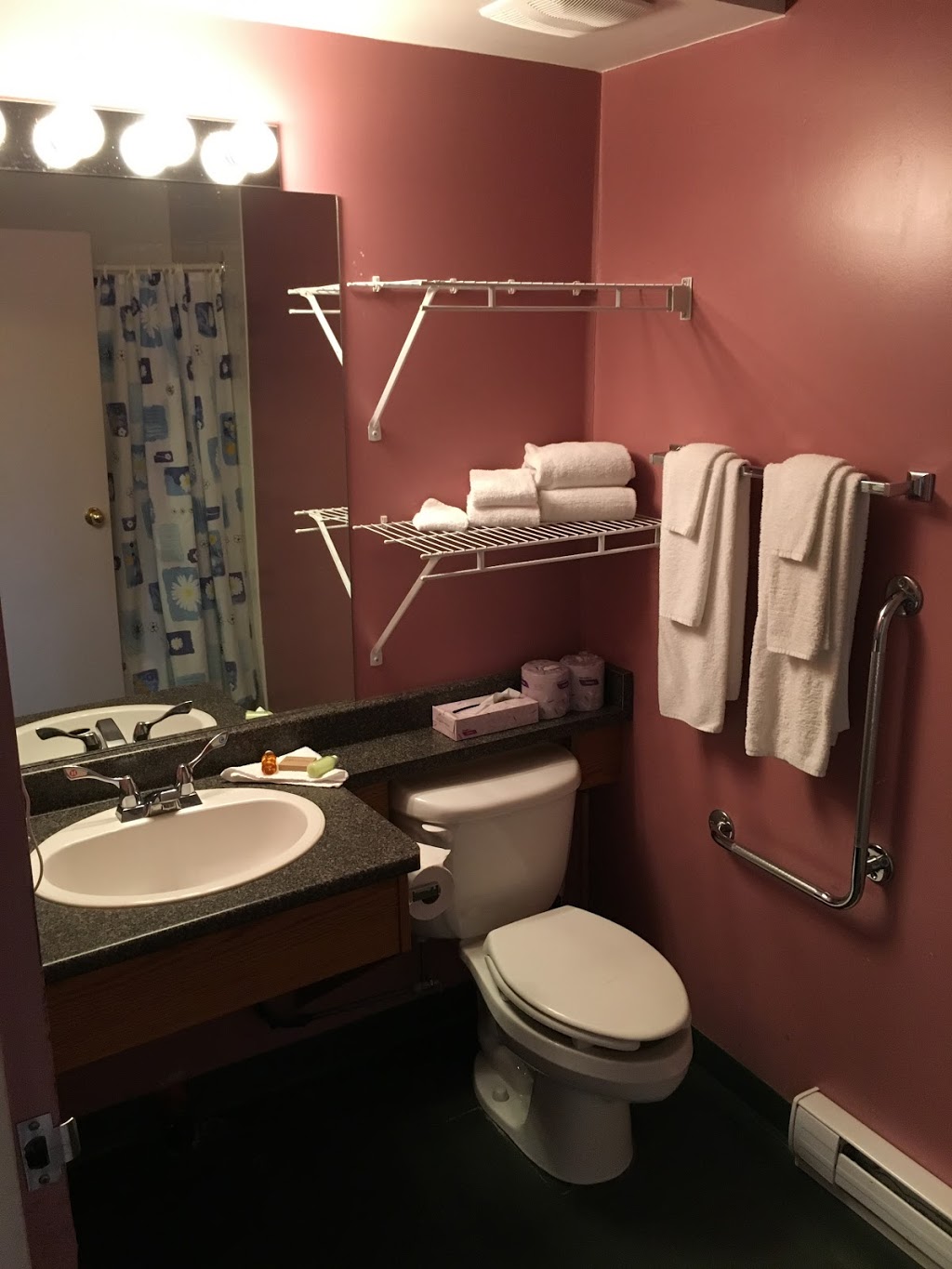 Saga Resort | 88 Main St, Wasaga Beach, ON L9Z 2K9, Canada | Phone: (705) 429-2543