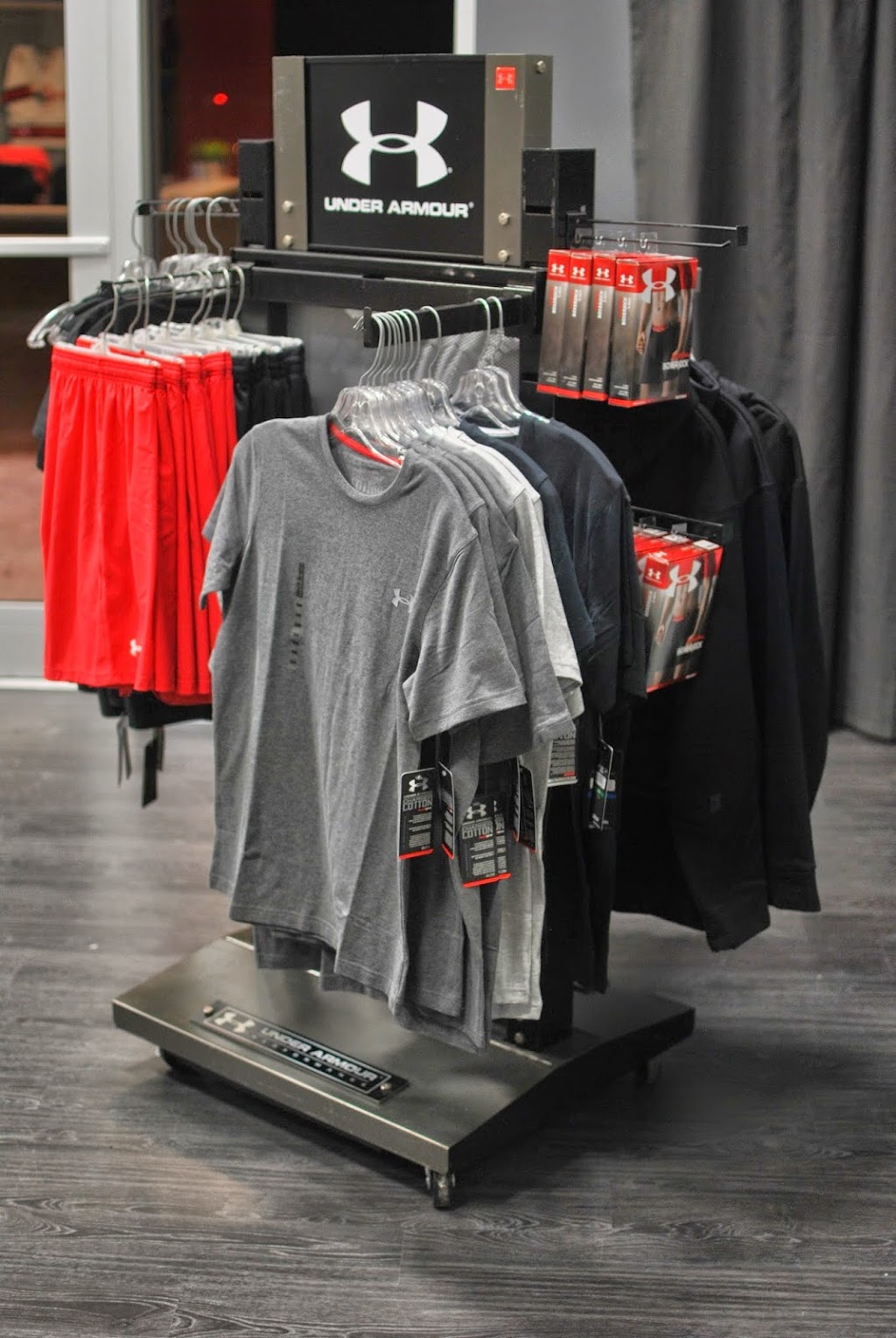 Isatis Sport Fitness Chambly | 3000 Boulevard Fréchette, Chambly, QC J3L 6Z6, Canada | Phone: (450) 876-0977
