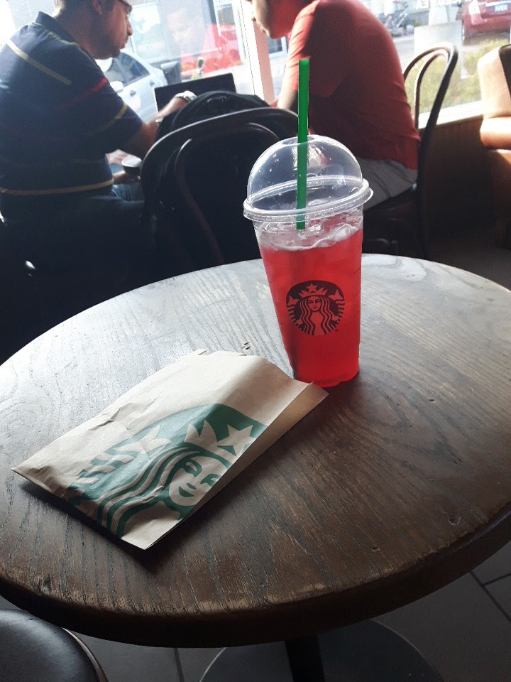 Starbucks | 3163 Winston Churchill Blvd, Mississauga, ON L5V 2W1, Canada | Phone: (905) 828-0008
