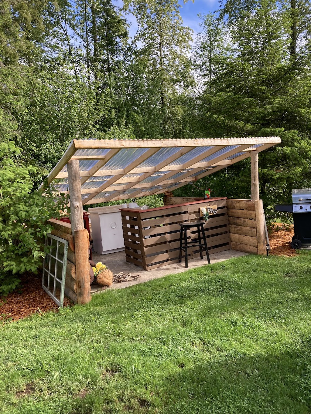 The Creekside | 7931 N Island Hwy, Black Creek, BC V9J 1G8, Canada | Phone: (250) 240-1744