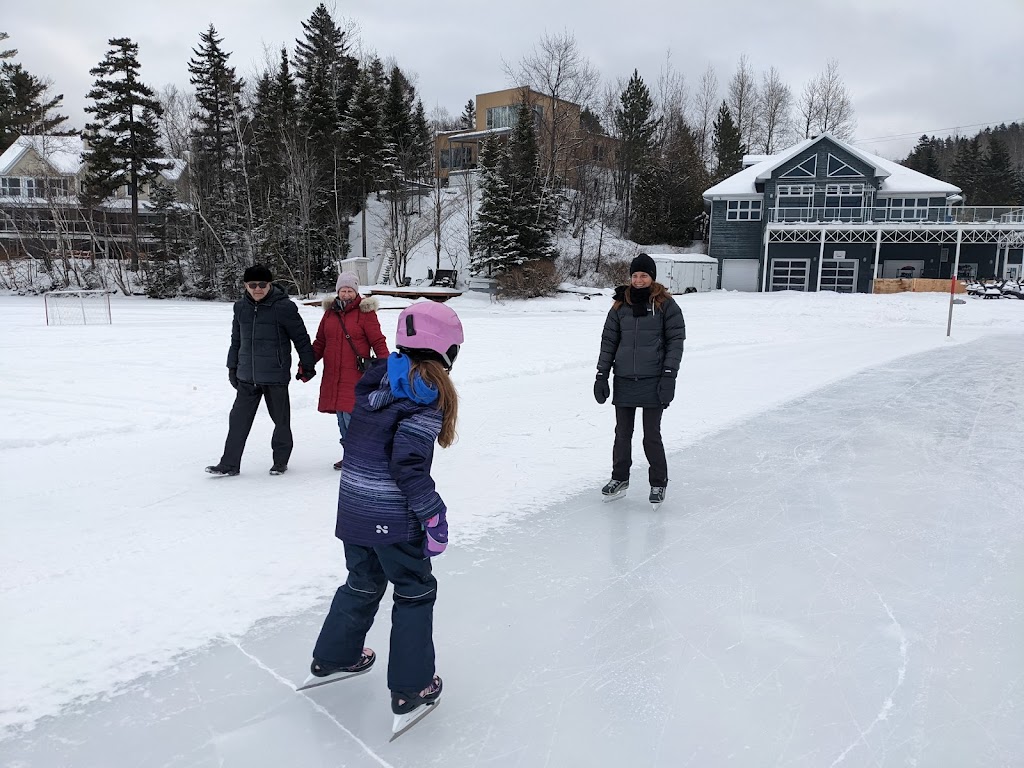 Patinoire du lac Beauport | 230 Chem. du Tour-du-Lac, Lac-Beauport, QC G3B 0T7, Canada | Phone: (418) 849-7141