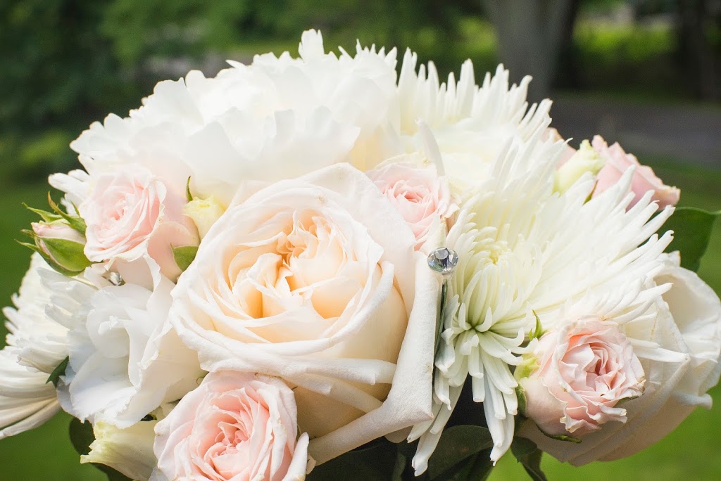 Langdons Flowers Ltd | 1400 Bank St, Ottawa, ON K1H 7Y9, Canada | Phone: (613) 521-4440