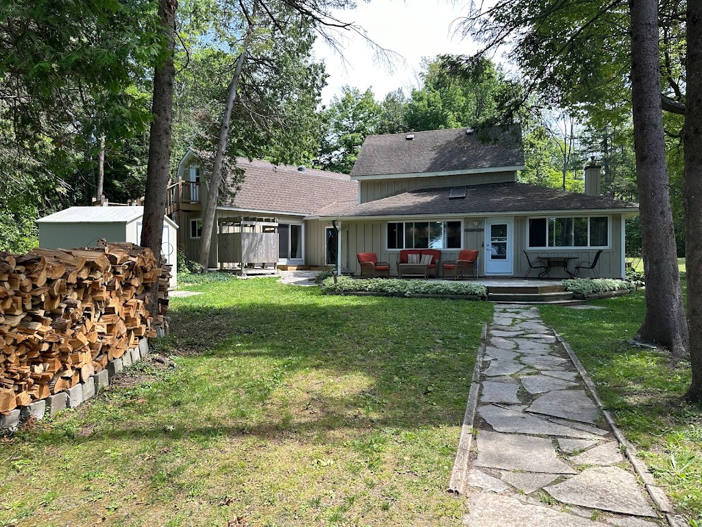 Red Bay Getaway | 81 Symon Ave, Mar, ON N0H 1X0, Canada | Phone: (519) 379-7309