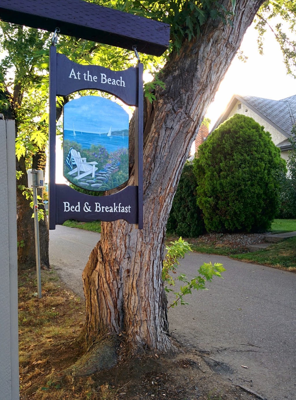 At The Beach Bed and Breakfast | 1904 McDougall St, Kelowna, BC V1Y 1A2, Canada | Phone: (250) 470-9493