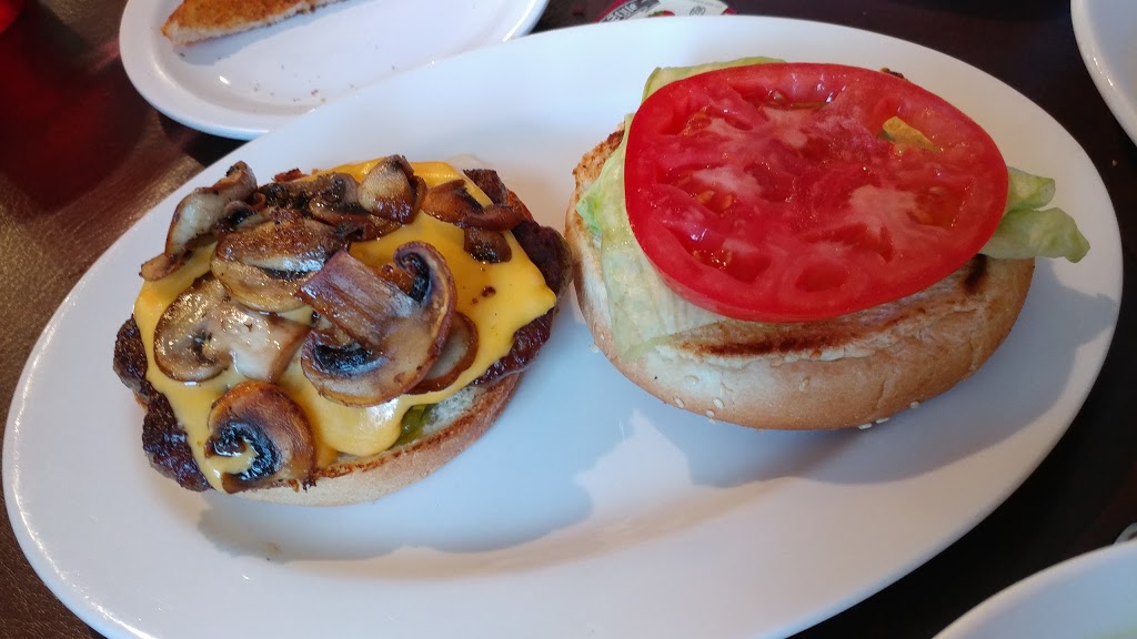 Melinas Family Restaurant | 115 Main St W, Port Colborne, ON L3K 3V3, Canada | Phone: (905) 835-2755
