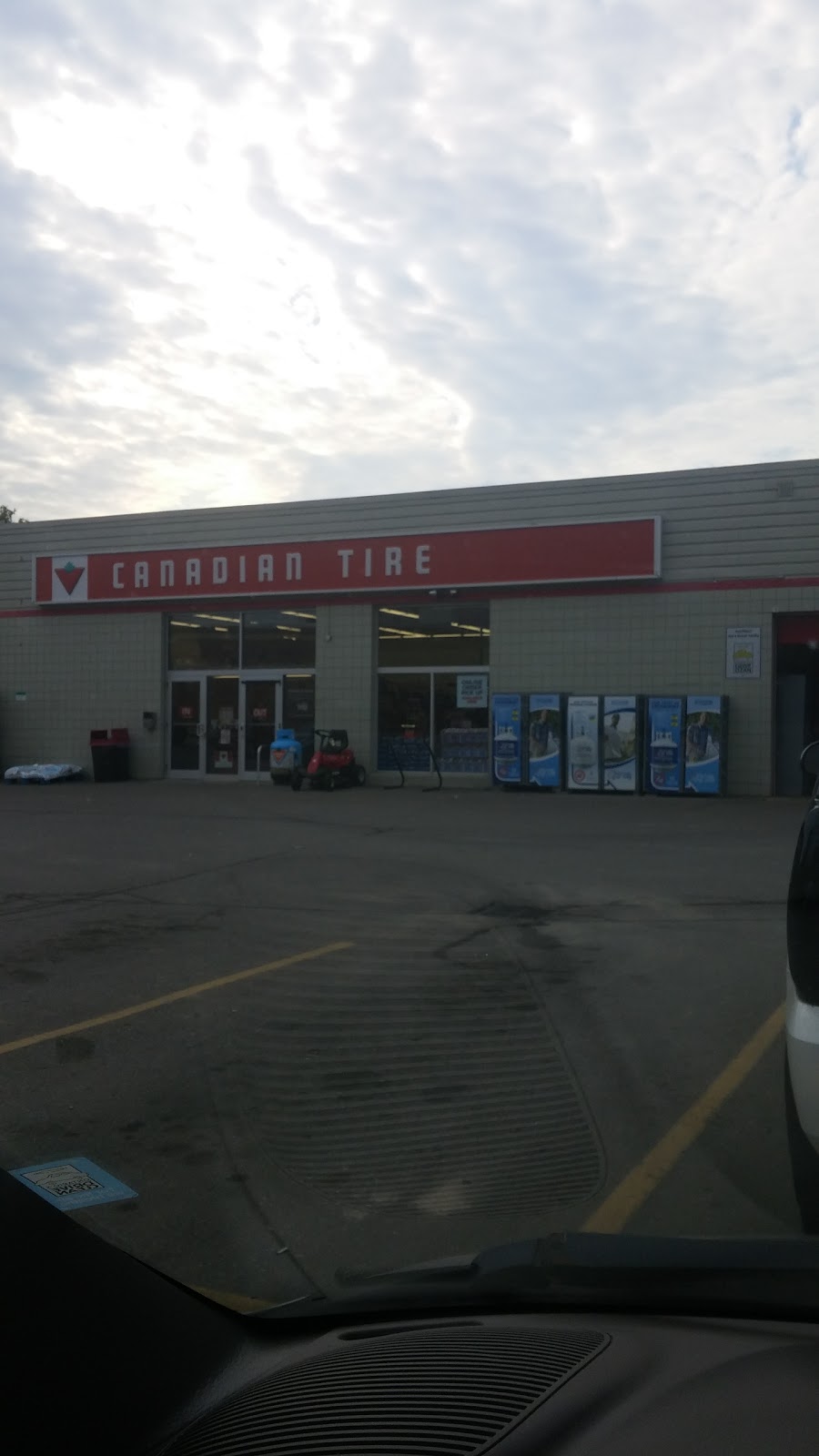 Canadian Tire | 308 James St, Delhi, ON N4B 2B4, Canada | Phone: (519) 582-2450