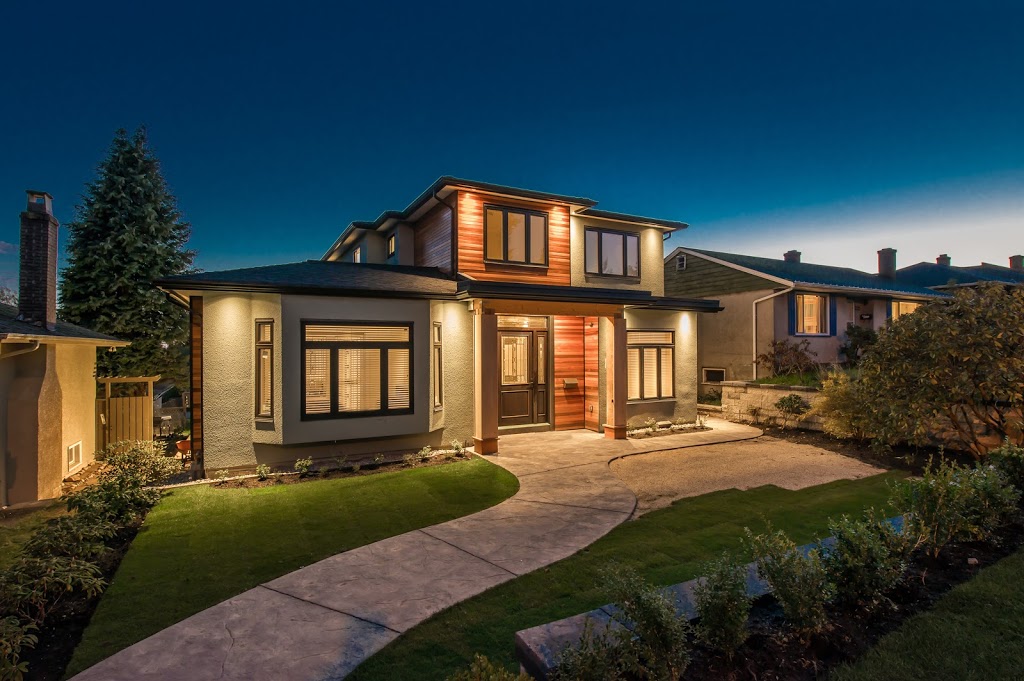 Rik de Voest Personal Real Estate Corporation : - Angell Hasman  | 203-1544 Marine Dr, West Vancouver, BC V7V 1H8, Canada | Phone: (778) 834-6448