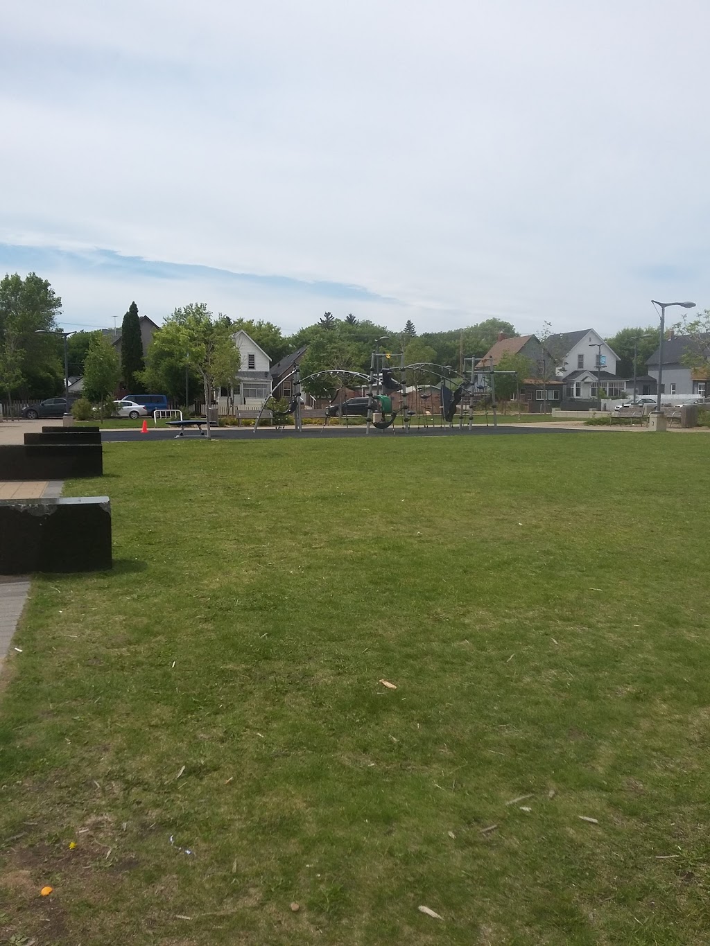Isinger Park | 236 Sonnenschein Way, Saskatoon, SK S7M 1N7, Canada