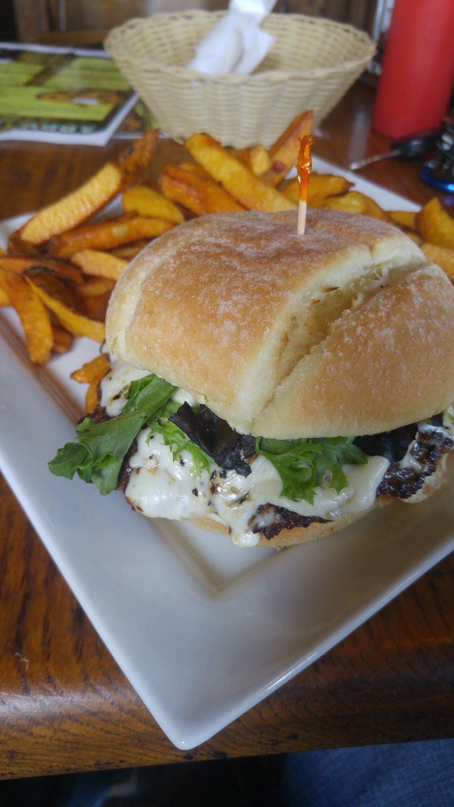 Curly Portables Pub & Grub | 450 Nova Scotia Trunk 2, Enfield, NS B2T 1M5, Canada | Phone: (902) 883-8273