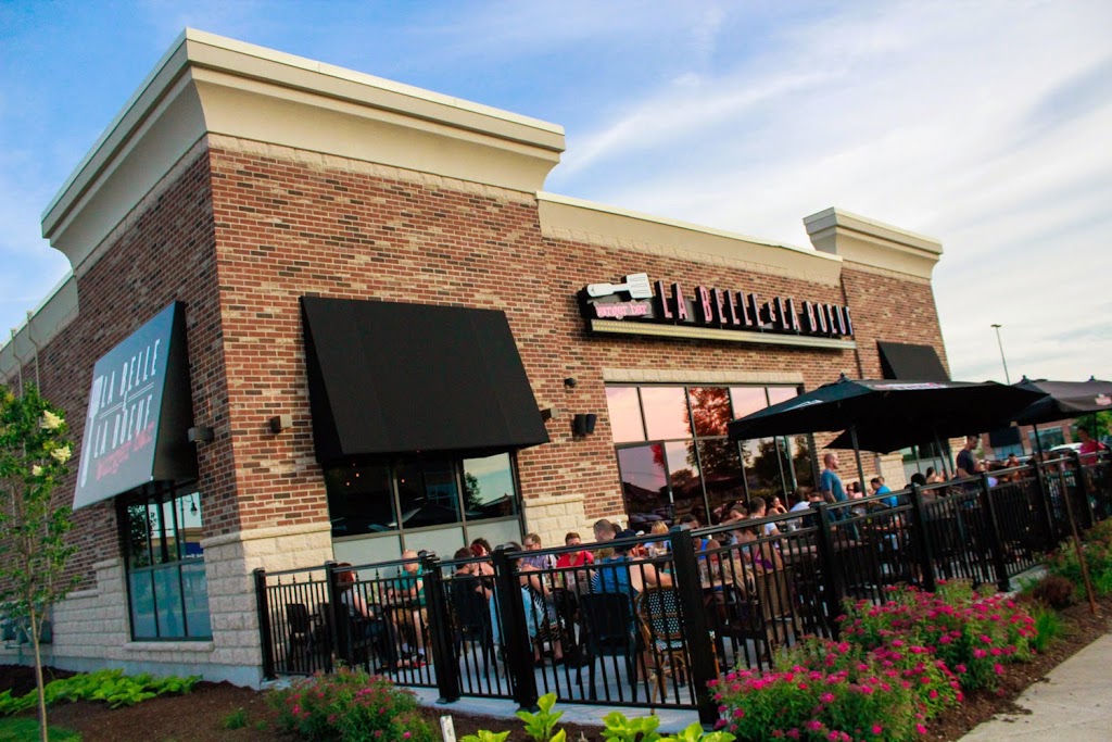 La Belle & La Boeuf - Burger Bar | 3150 Avenue des Grandes Tourelles, Boisbriand, QC J7H 1M9, Canada | Phone: (450) 420-3939