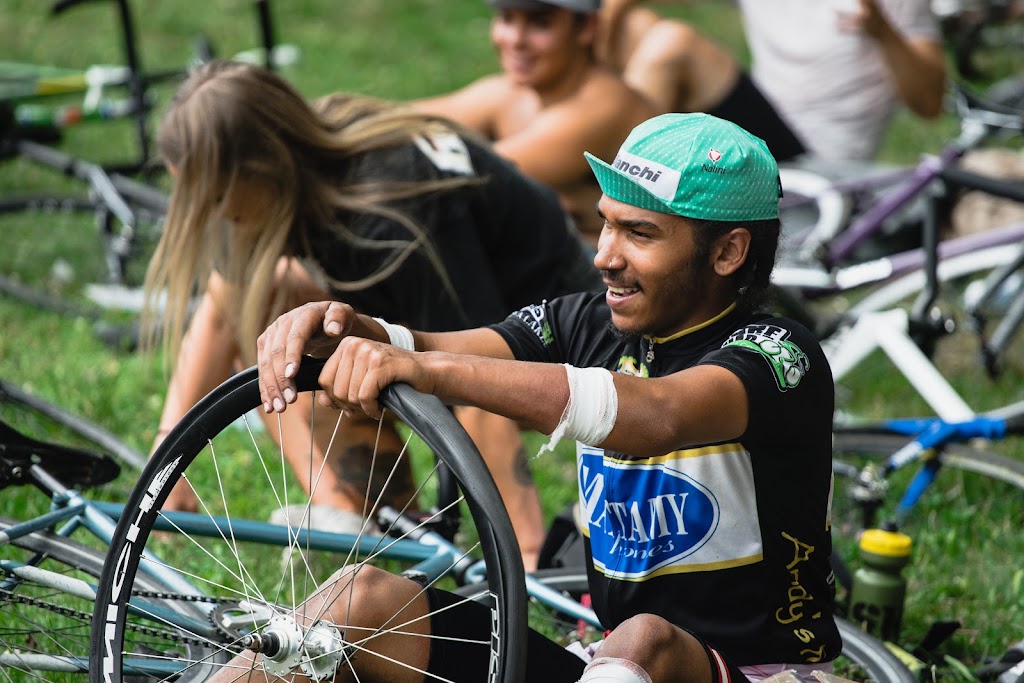 Wolves Cycling | 12491 Rue Ranger, Montréal, QC H4J 2L7, Canada | Phone: (438) 229-4472