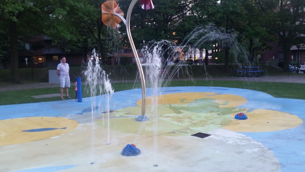 Parc Rembrandt | Avenue Rembrandt, Côte Saint-Luc, QC H4W, Canada | Phone: (514) 872-0311