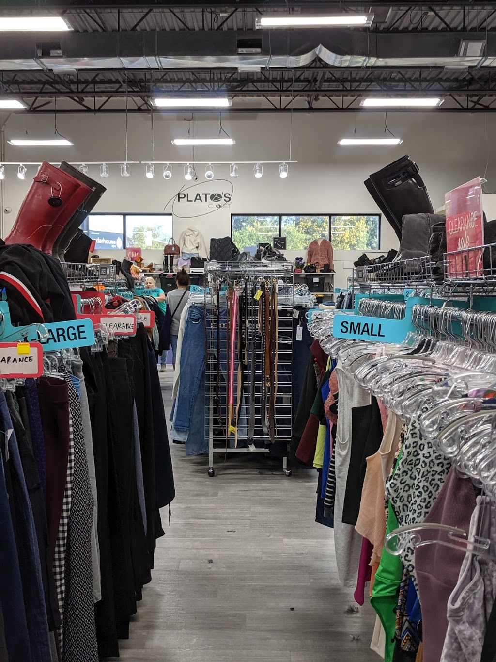 Platos Closet | 2225 Dundas St E, Mississauga, ON L4X 1L9, Canada | Phone: (905) 282-9969