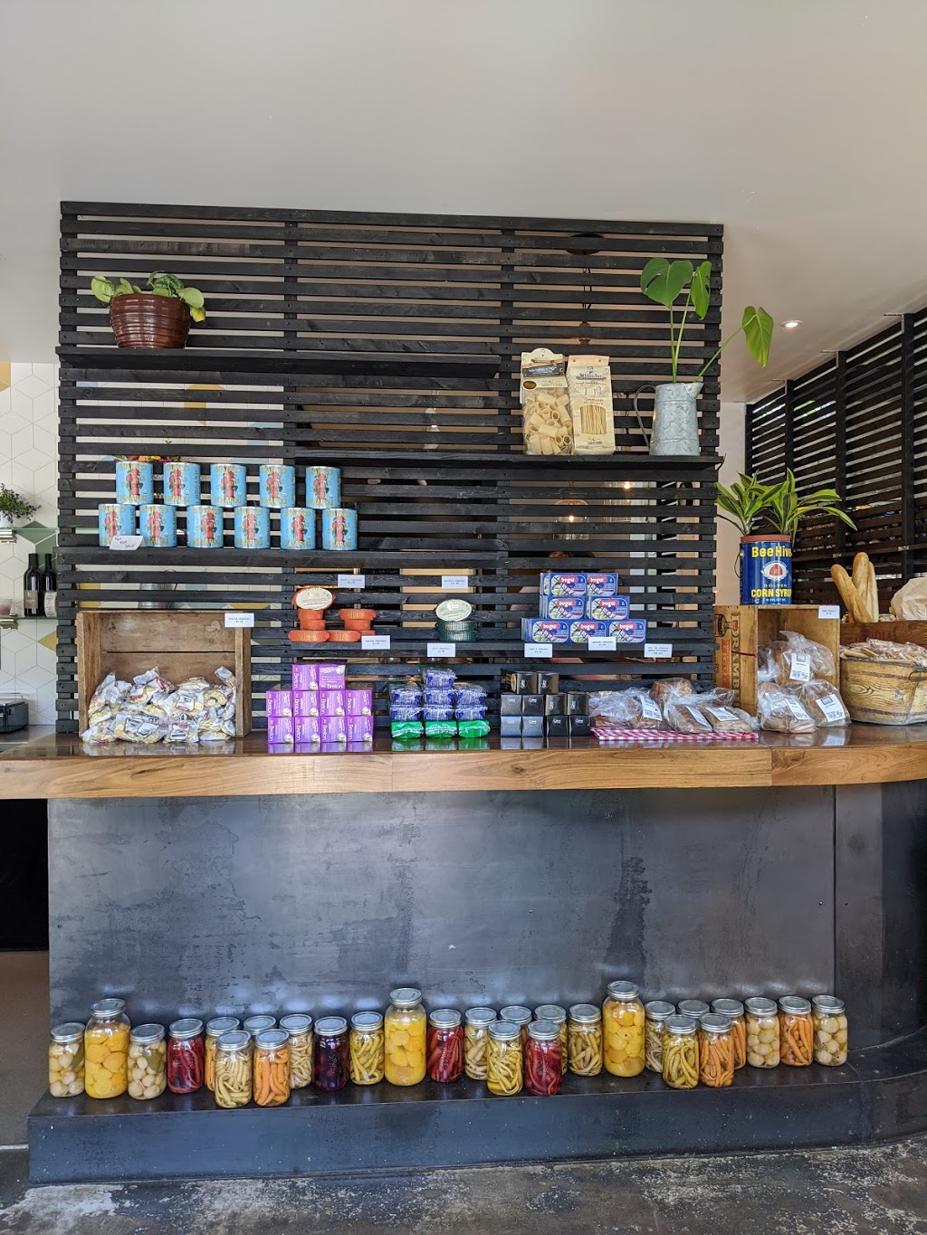 Bloomfield Public House Market | 257 Bloomfield Main St, Bloomfield, ON K0K 1G0, Canada | Phone: (613) 393-9292