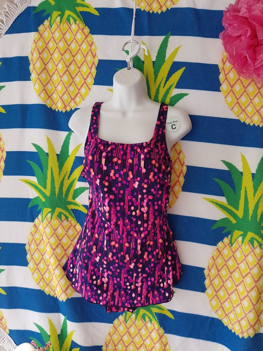 Maxines Fashions | 360 Simcoe St, Beaverton, ON L0K 1A0, Canada | Phone: (705) 426-7734