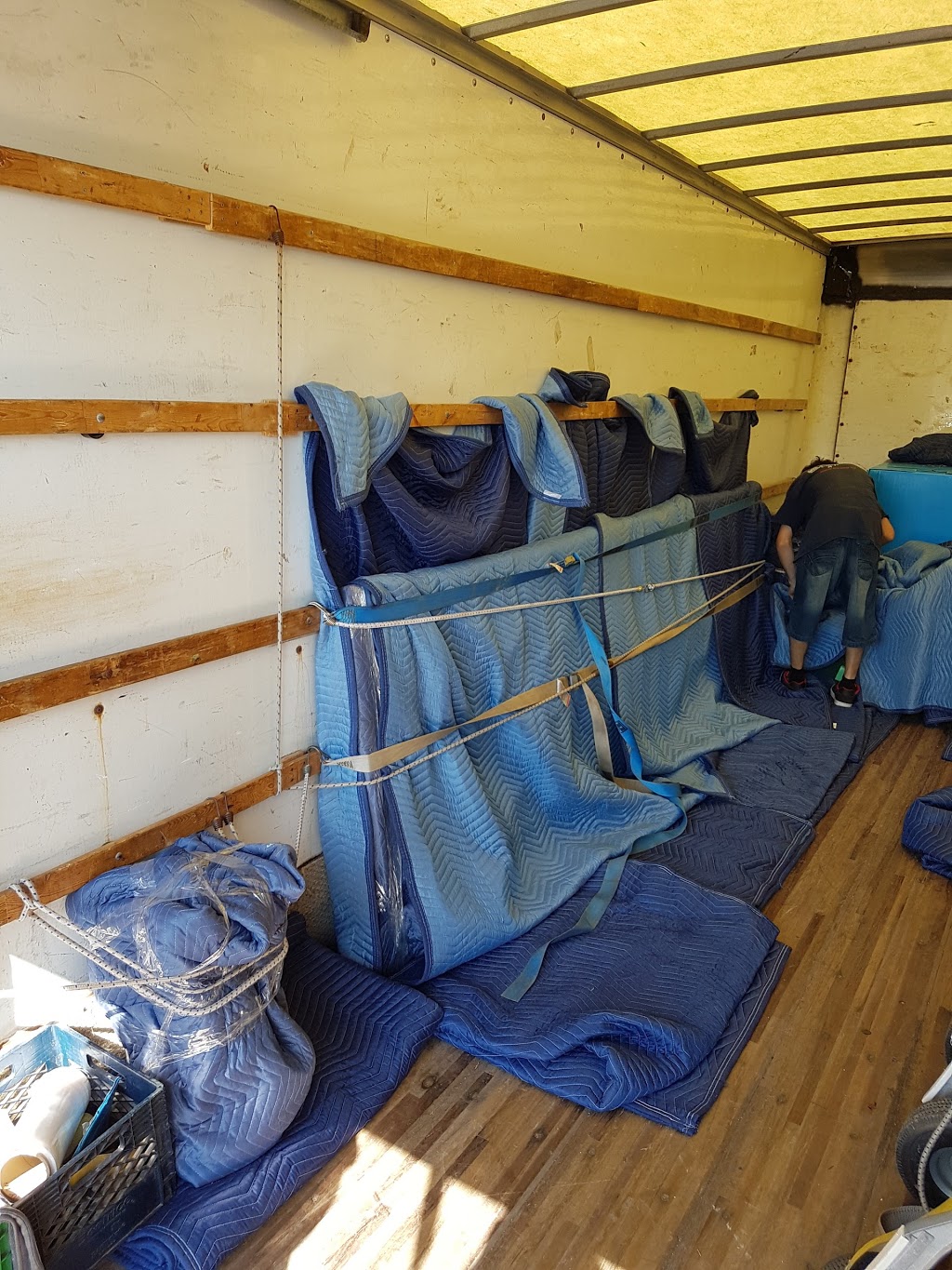 Two Small Men With Big Hearts Moving - London Movers | 645 Newbold St D, London, ON N6E 2T8, Canada | Phone: (519) 666-3600