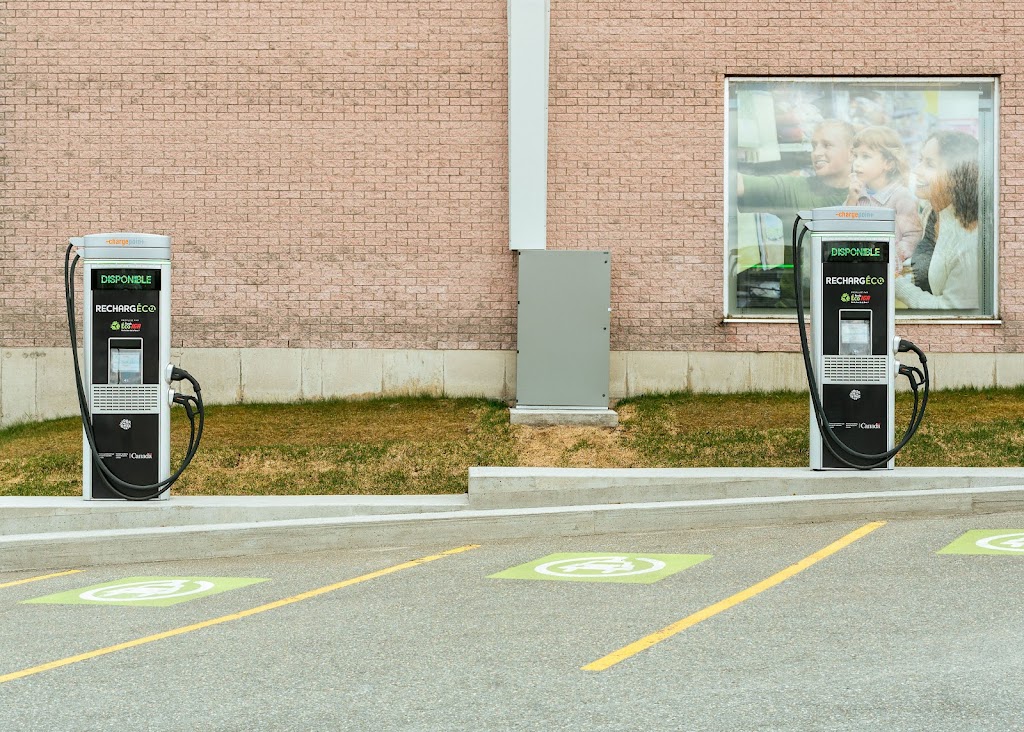 RechargÉco Charging Station | 150 Rue Angus S, East Angus, QC J0B 1R0, Canada | Phone: (888) 758-4389