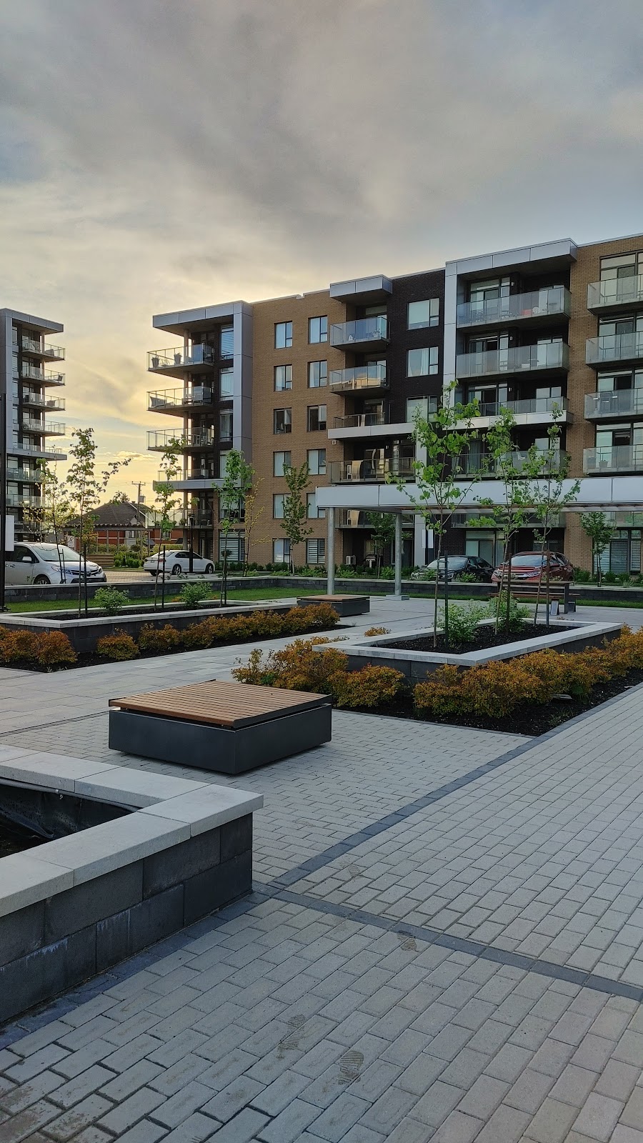 Ventura Condominiums | 355 Bd Brunswick, Pointe-Claire, QC H9R 0E5, Canada | Phone: (514) 697-5454