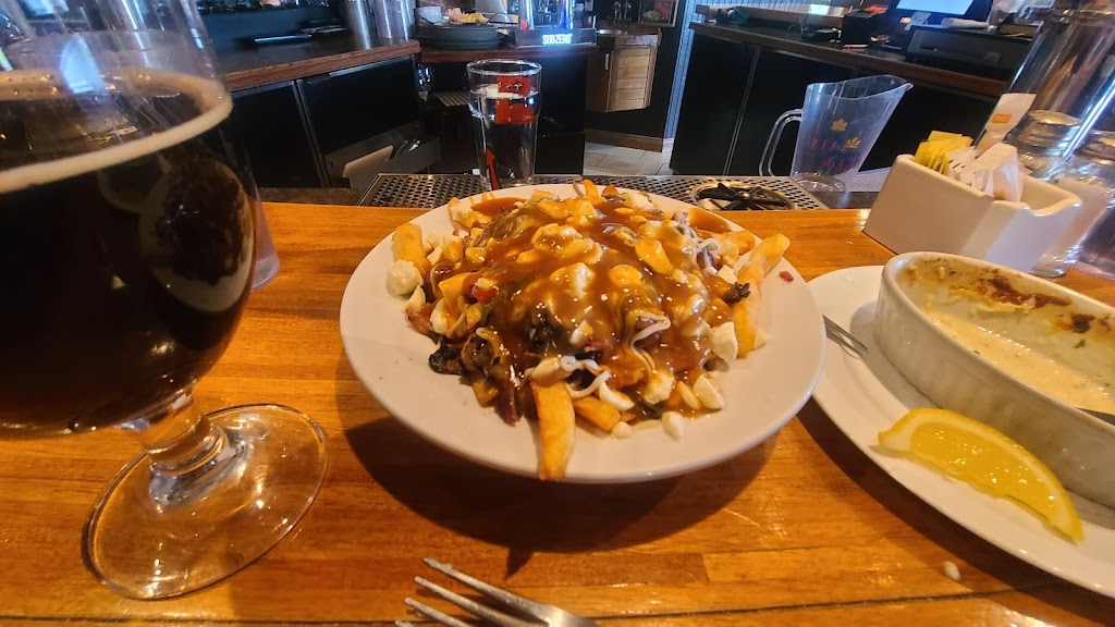 Resto Bar Le Repaire | 105 Rue Honfleur, Sainte-Monique, QC G0W 2T0, Canada | Phone: (418) 301-8555