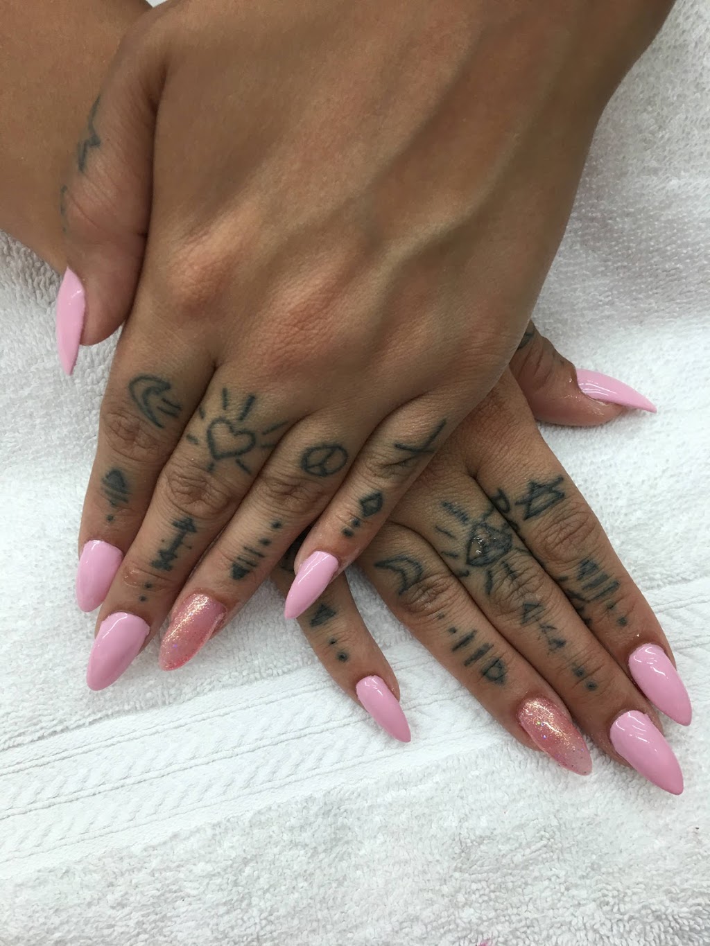 Beauté Candy Ongles | 4422 Rue Wellington, Verdun, QC H4G 1W5, Canada | Phone: (514) 768-2926