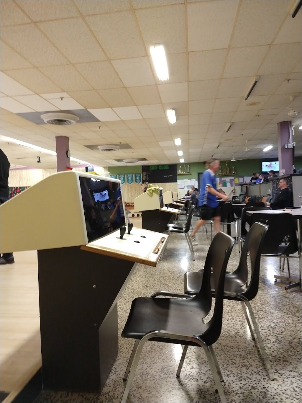 Fairmont Lanes Inc | 972 Hamilton Rd, London, ON N5W 1V6, Canada | Phone: (519) 455-9630