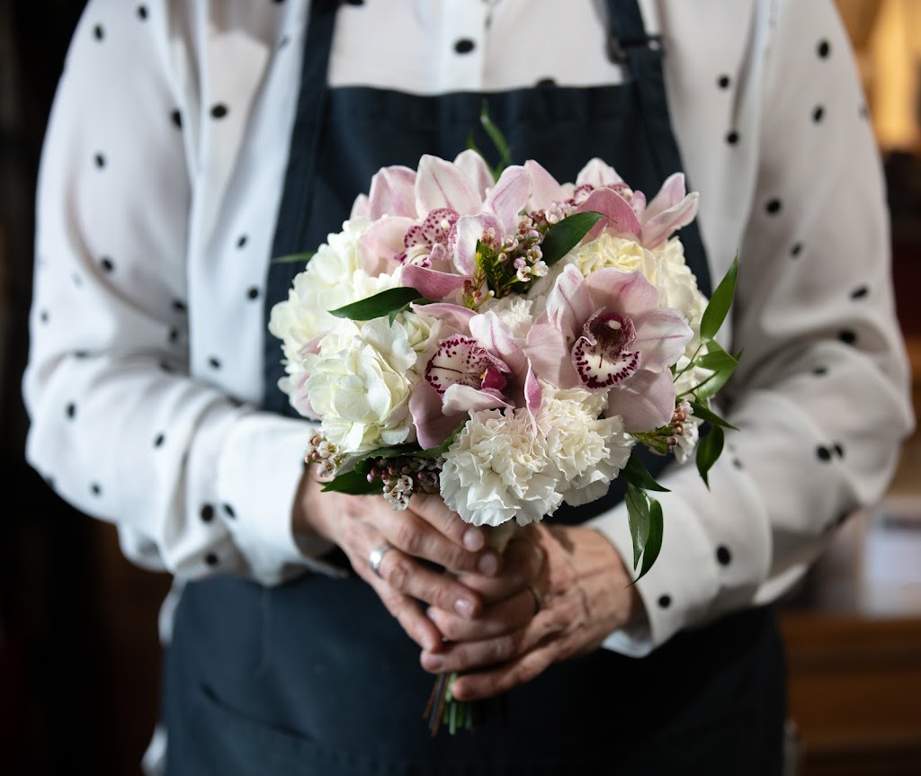 Avenue Florist | 343 Portsmouth Ave, Kingston, ON K7L 1V7, Canada | Phone: (613) 531-8700