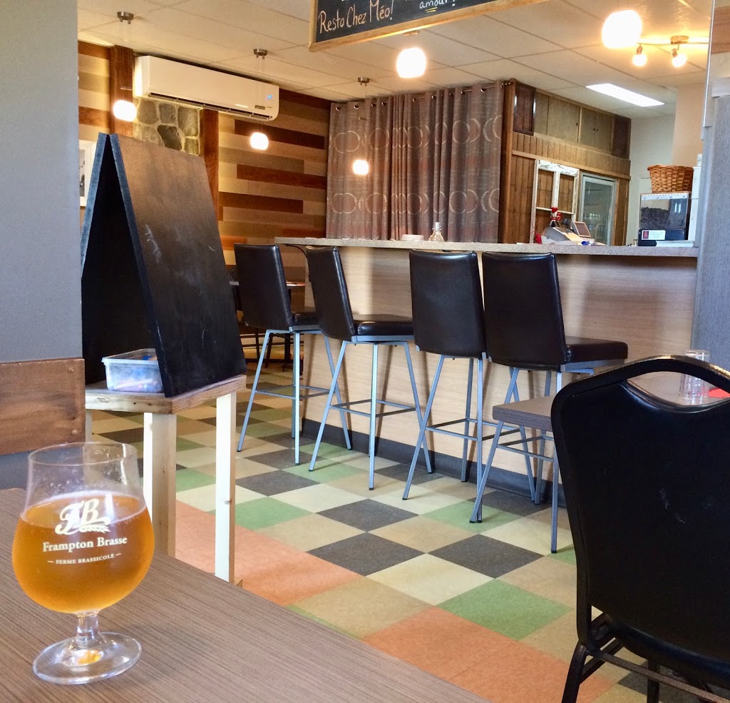 Resto Chez Méo | 884 Rue des Pionniers, Saint-Séverin, QC G0N 1V0, Canada | Phone: (418) 426-1107