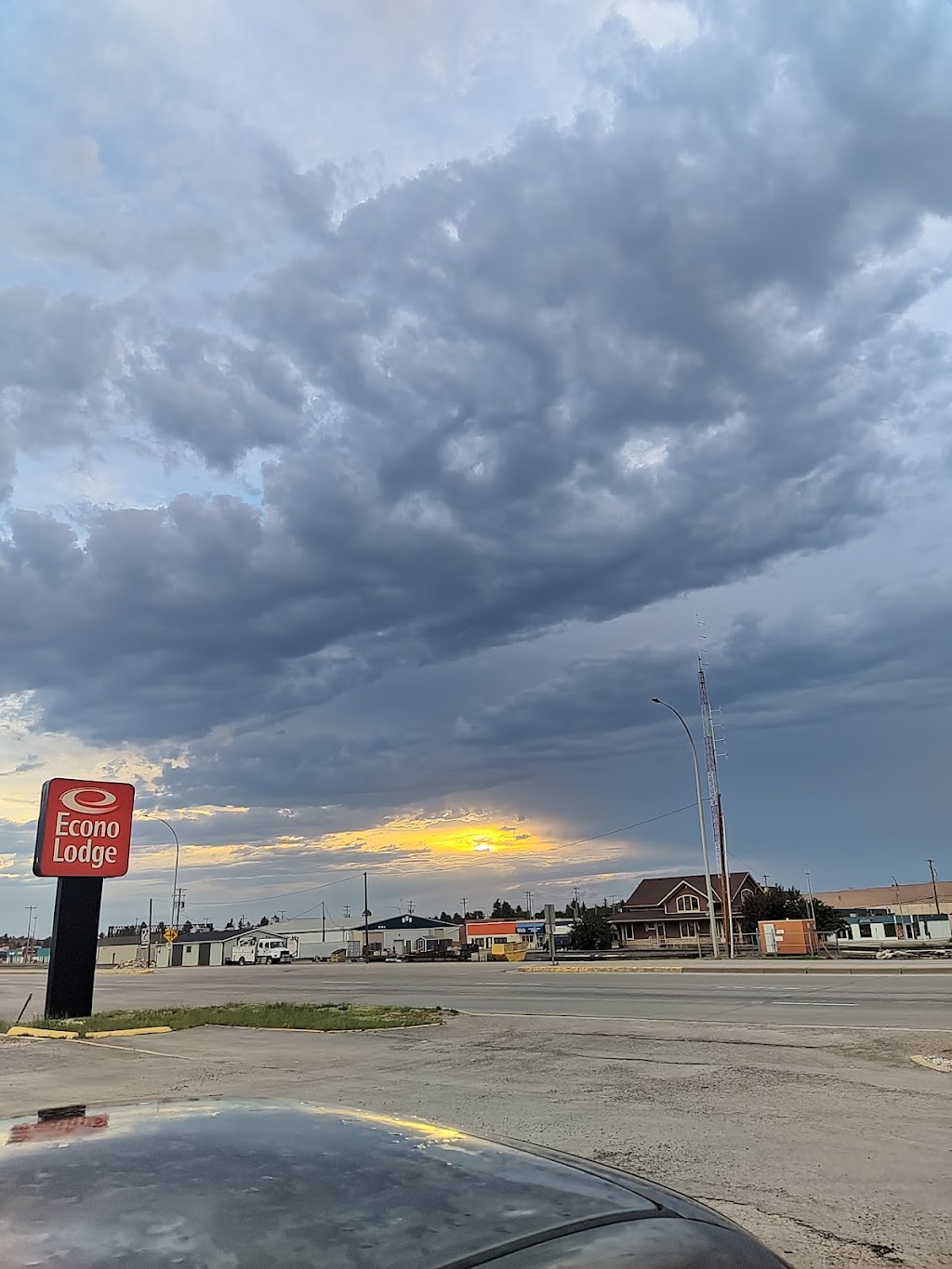 Econo Lodge Hotel Taber | 5302 46 Ave, Taber, AB T1G 2A8, Canada | Phone: (403) 223-8911