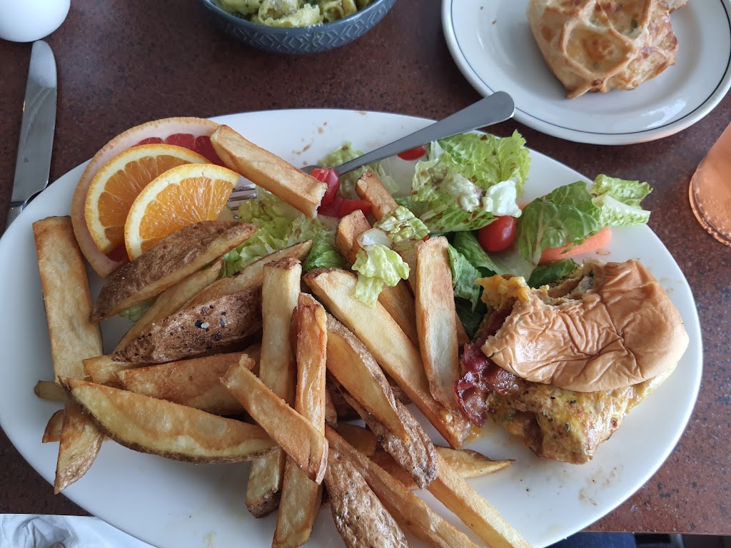 Eugenias Kitchen at the Shallamar | 1328 Portage Rd, Kirkfield, ON K0M 2B0, Canada | Phone: (705) 438-1164