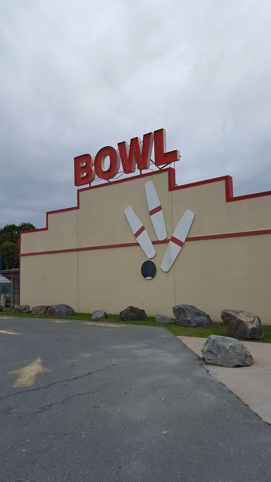 Dartmouth Bowlarama | 31 Atlantic St, Dartmouth, NS B2Y 4P4, Canada | Phone: (902) 466-4405