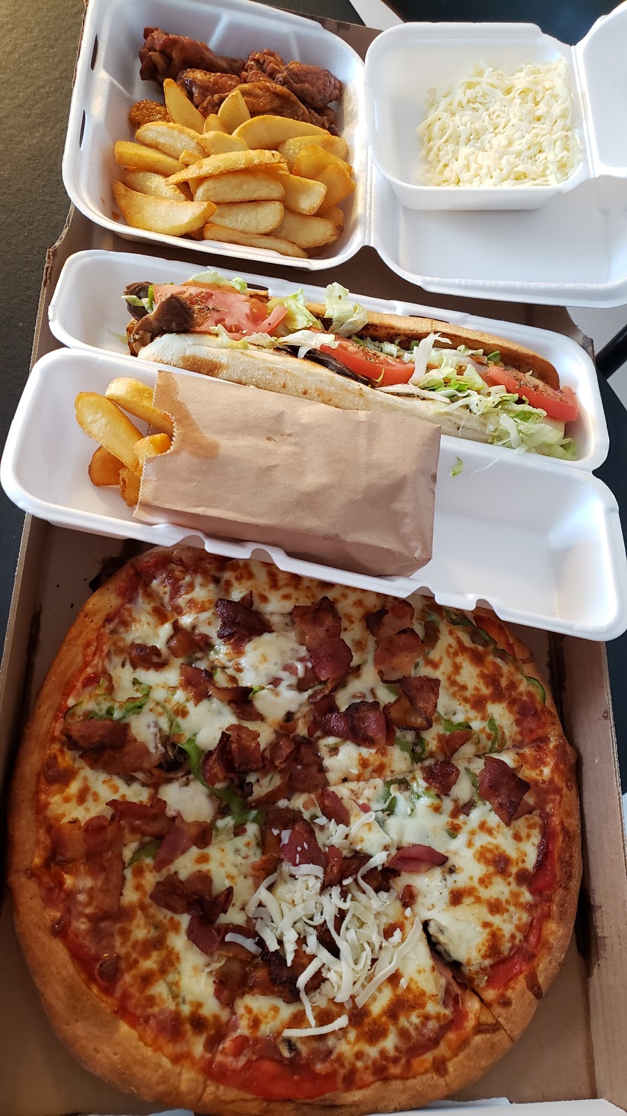 Pizzalinni | 3626 Bd Saint-Charles, Kirkland, QC H9H 3C3, Canada | Phone: (514) 630-6666