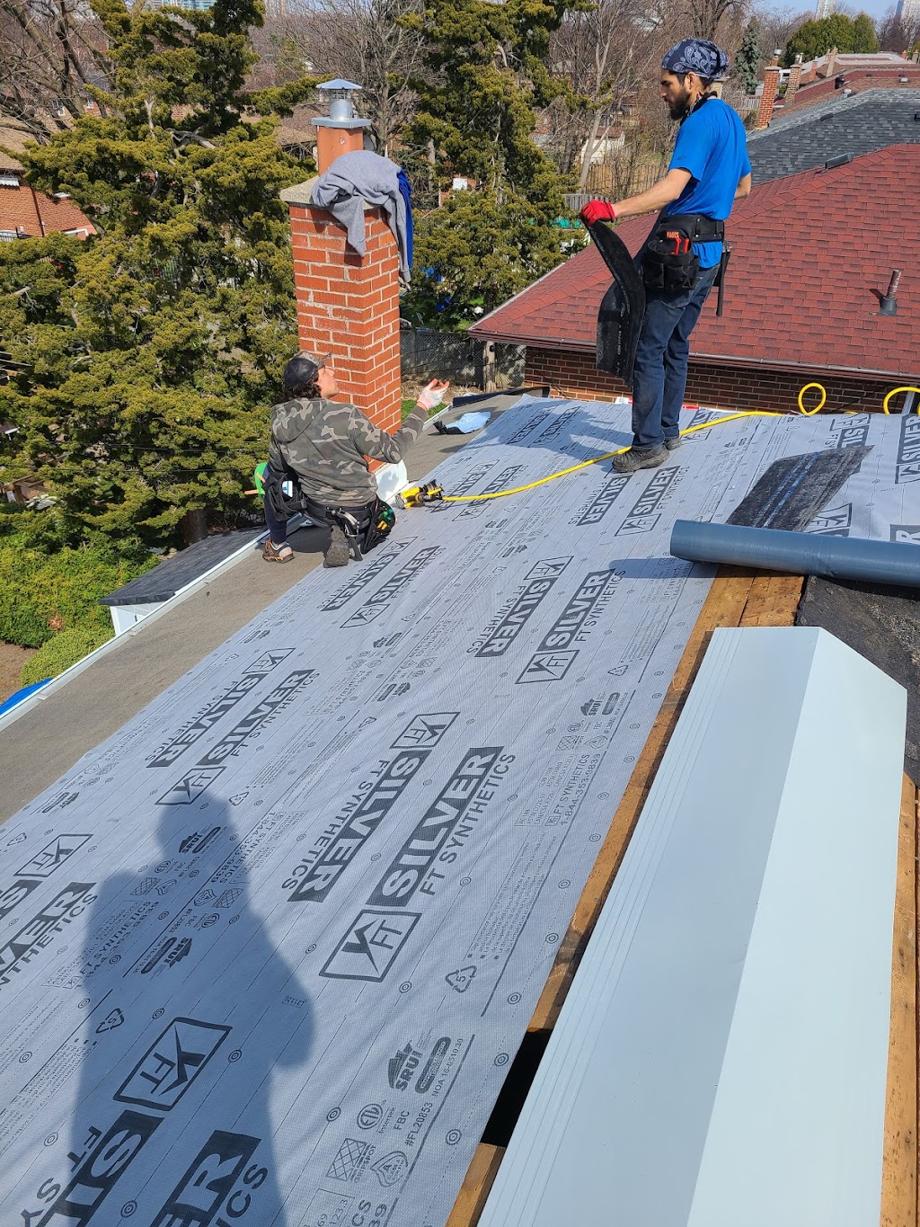 Canadian Siding and Roofing | 2157 Crosswinds Ct, Burlington, ON L7M 4K9, Canada | Phone: (647) 686-7663