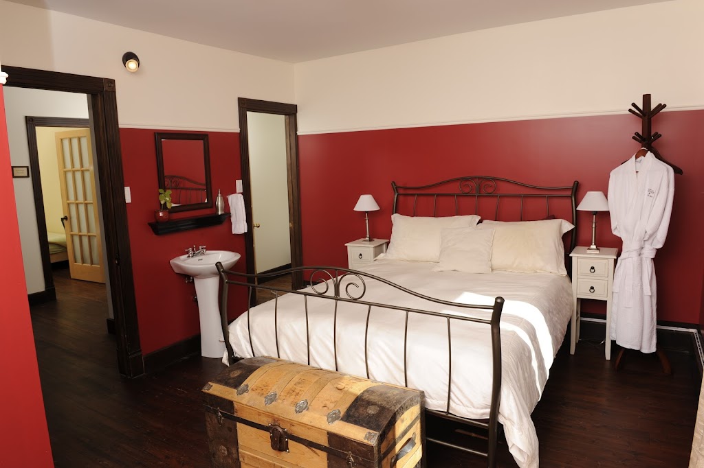 La Maison Banville | 1086 Bd du Sacré Coeur, Saint-Félicien, QC G8K 2X5, Canada | Phone: (418) 613-0888