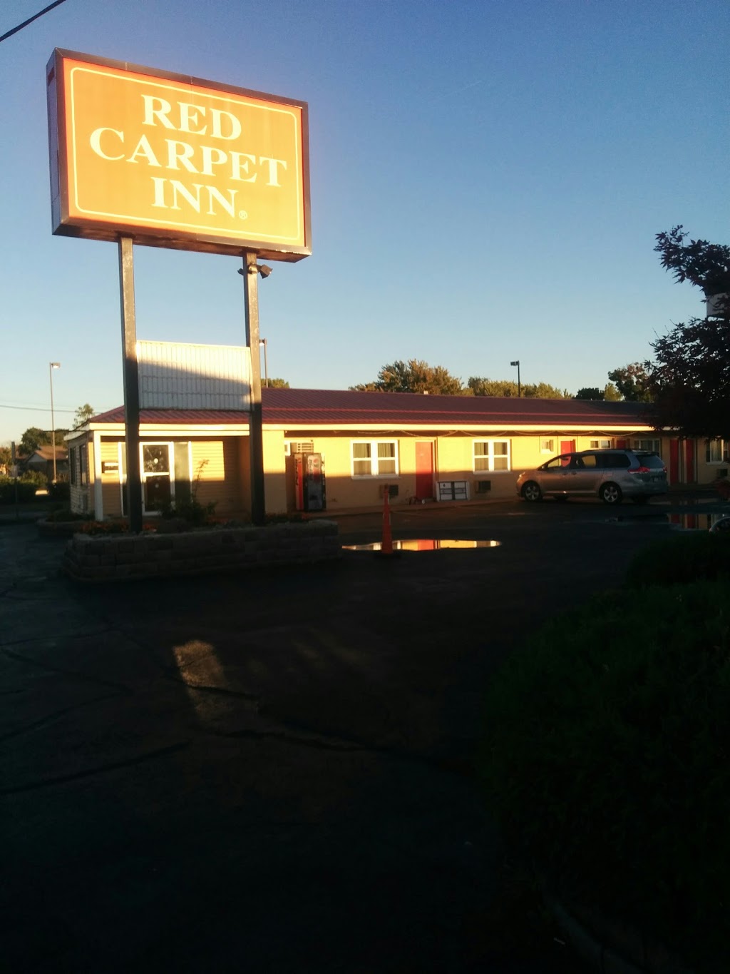 Red Carpet Inn | 6625 Niagara Falls Blvd, Niagara Falls, NY 14304, USA | Phone: (716) 283-2010