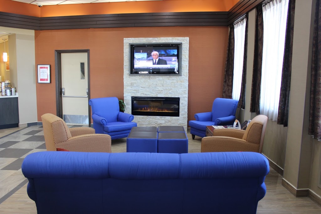 Comfort Inn & Suites | 210 Essa Rd, Barrie, ON L4N 3L1, Canada | Phone: (705) 721-1122
