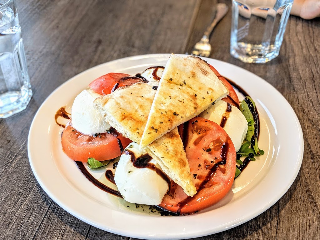 Vivo Pizza+Pasta | 17285 Leslie St, Newmarket, ON L3Y 0A4, Canada | Phone: (905) 895-8486