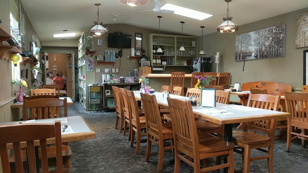 MacPhersons Restaurant | 8512 Lakeshore Rd, Thedford, ON N0M 2N0, Canada | Phone: (519) 243-2990