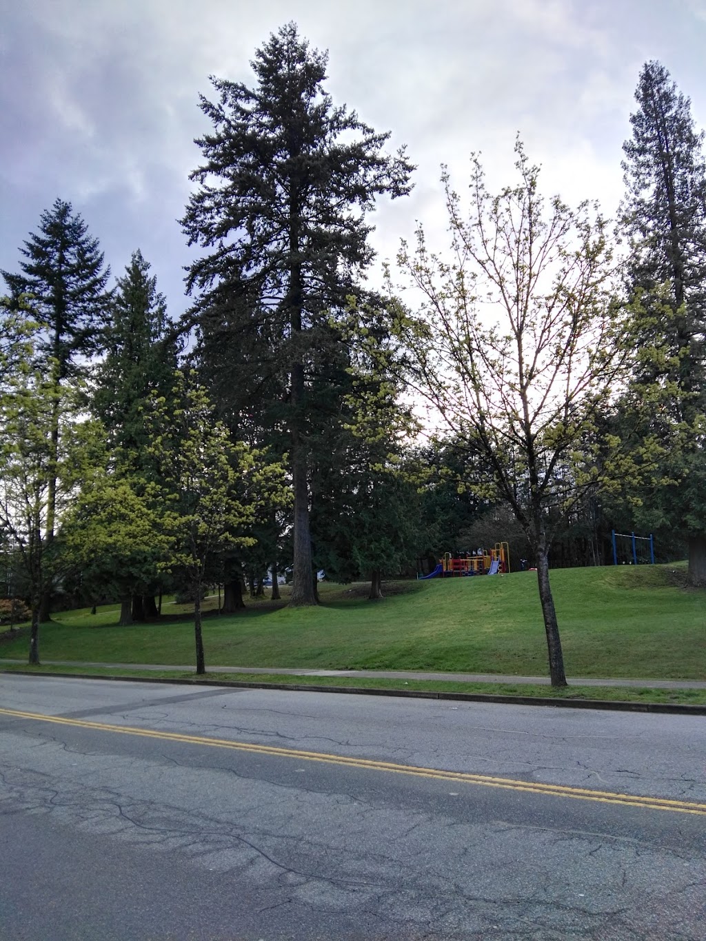Cariboo Hill School Park | 8670 16th Ave, Burnaby, BC V3N 1S6, Canada | Phone: (604) 294-7450