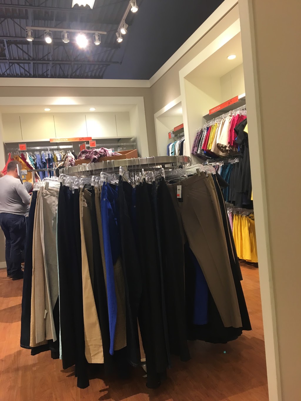 Banana Republic | 2412 Autoroute Chomedey, Laval, QC H7X 4G8, Canada | Phone: (450) 689-4529