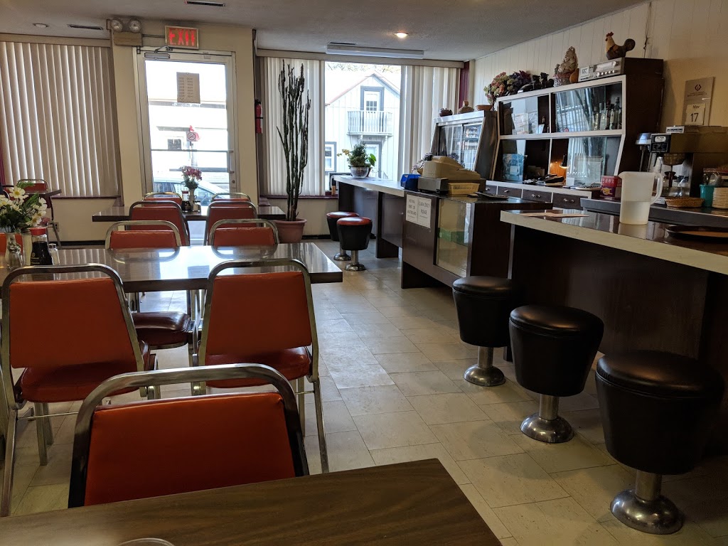 Tavistock Restaurant | 36 Woodstock St S, Tavistock, ON N0B 2R0, Canada | Phone: (519) 655-2171