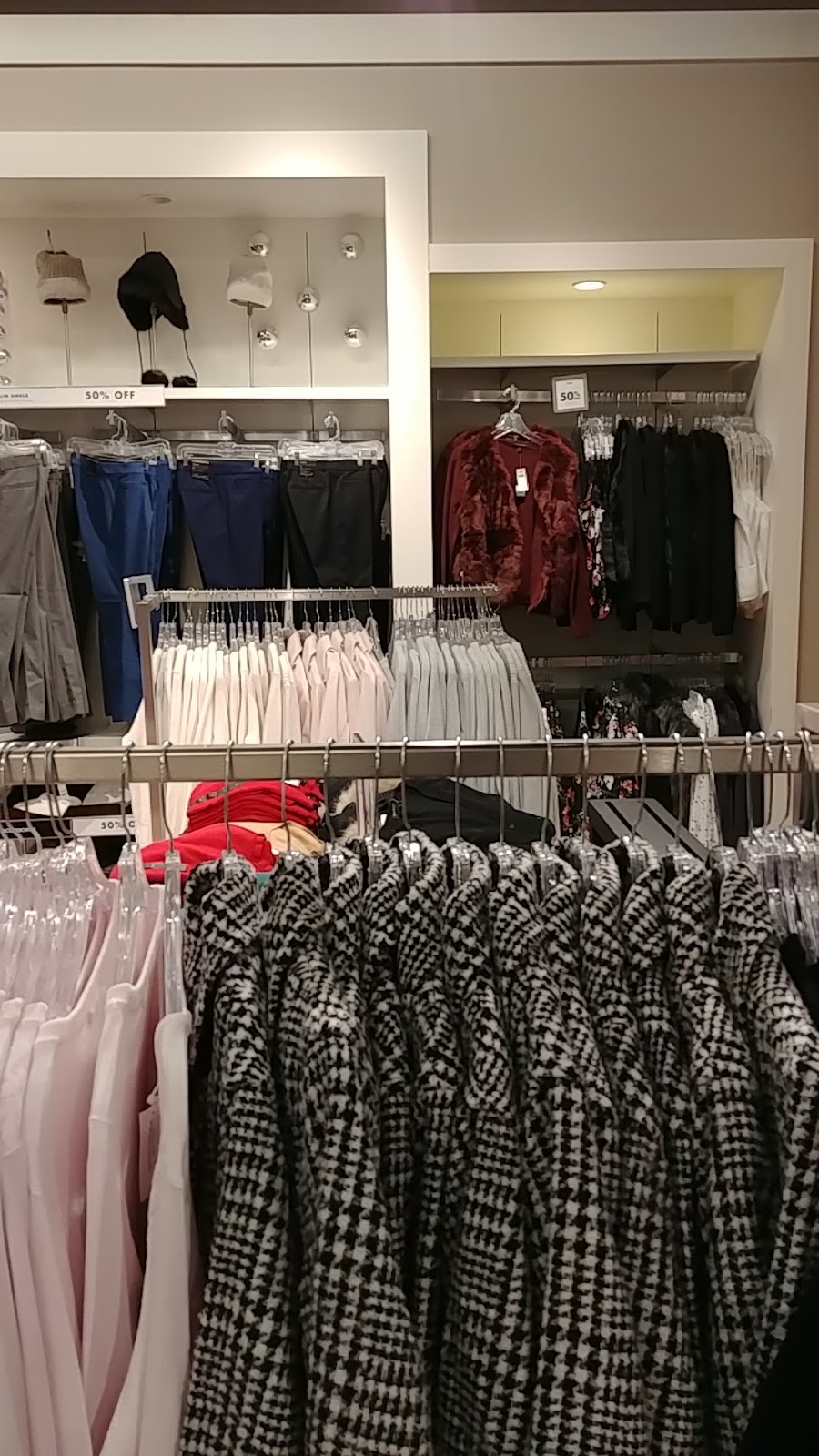 Banana Republic Factory Store | 8555 Campeau Dr Unit #700, Ottawa, ON K2T 0K5, Canada | Phone: (613) 831-6389