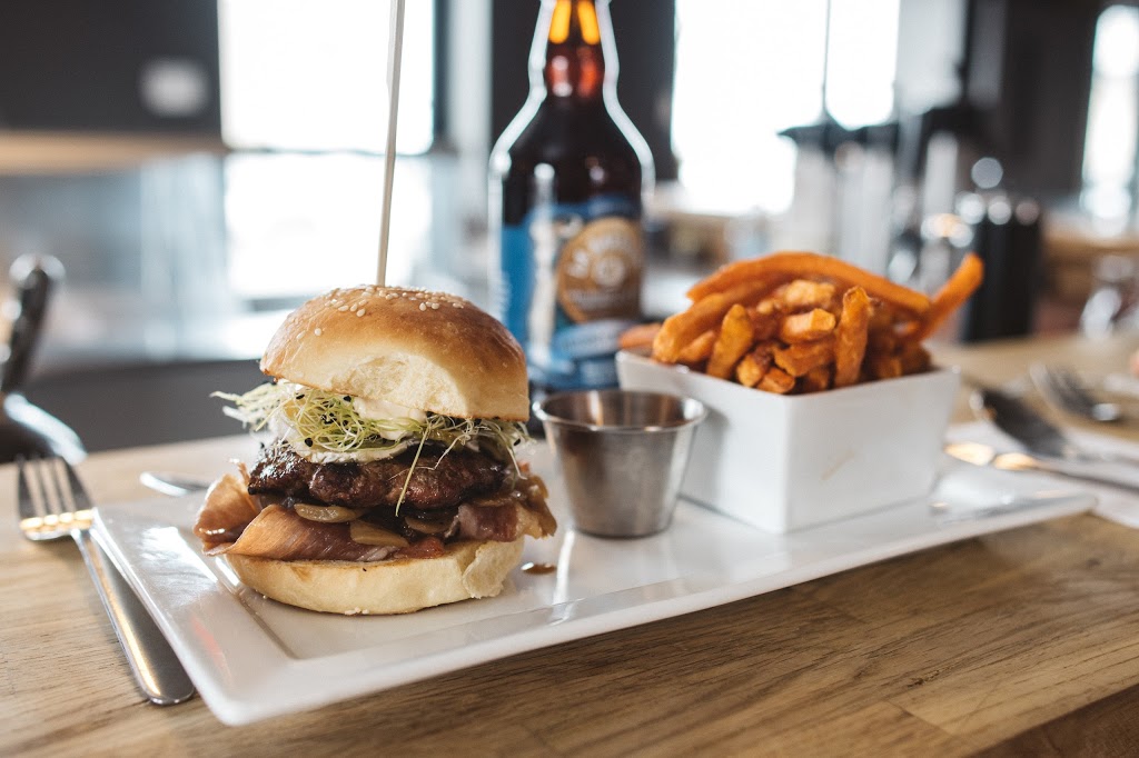 Bistro Cafe Delice | 84 Rue Saint Laurent, Beauharnois, QC J6N 2S7, Canada | Phone: (450) 395-1103