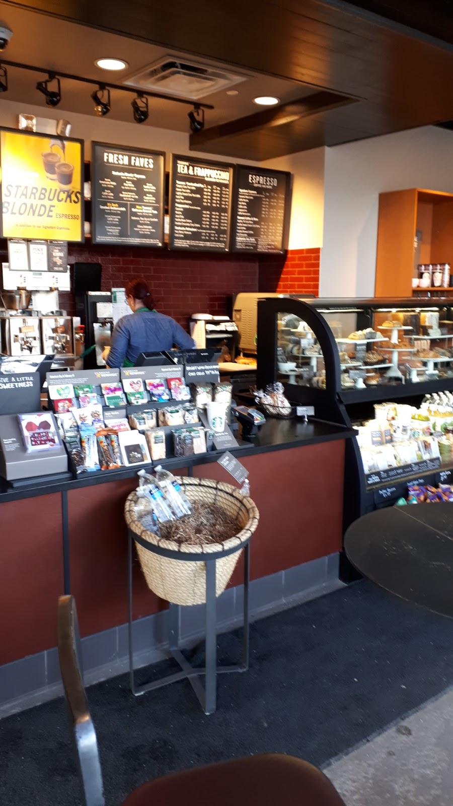 Starbucks | 1459 Ogilvie Rd Unit #4, Gloucester, ON K1J 7P3, Canada | Phone: (613) 744-3528