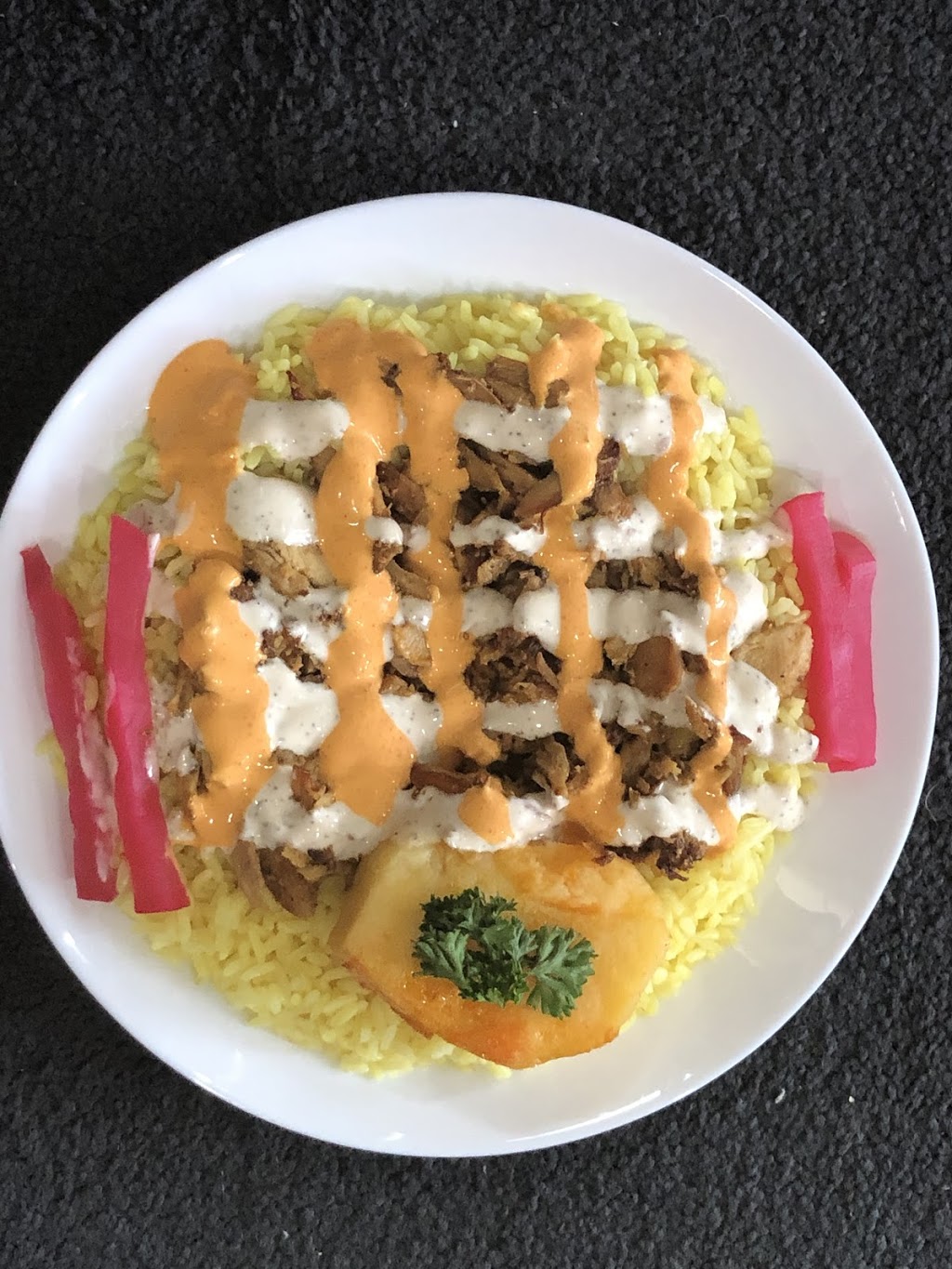 The shawarma corner | 256 Queen St S, Bolton, ON L7E 4T7, Canada | Phone: (647) 533-7818