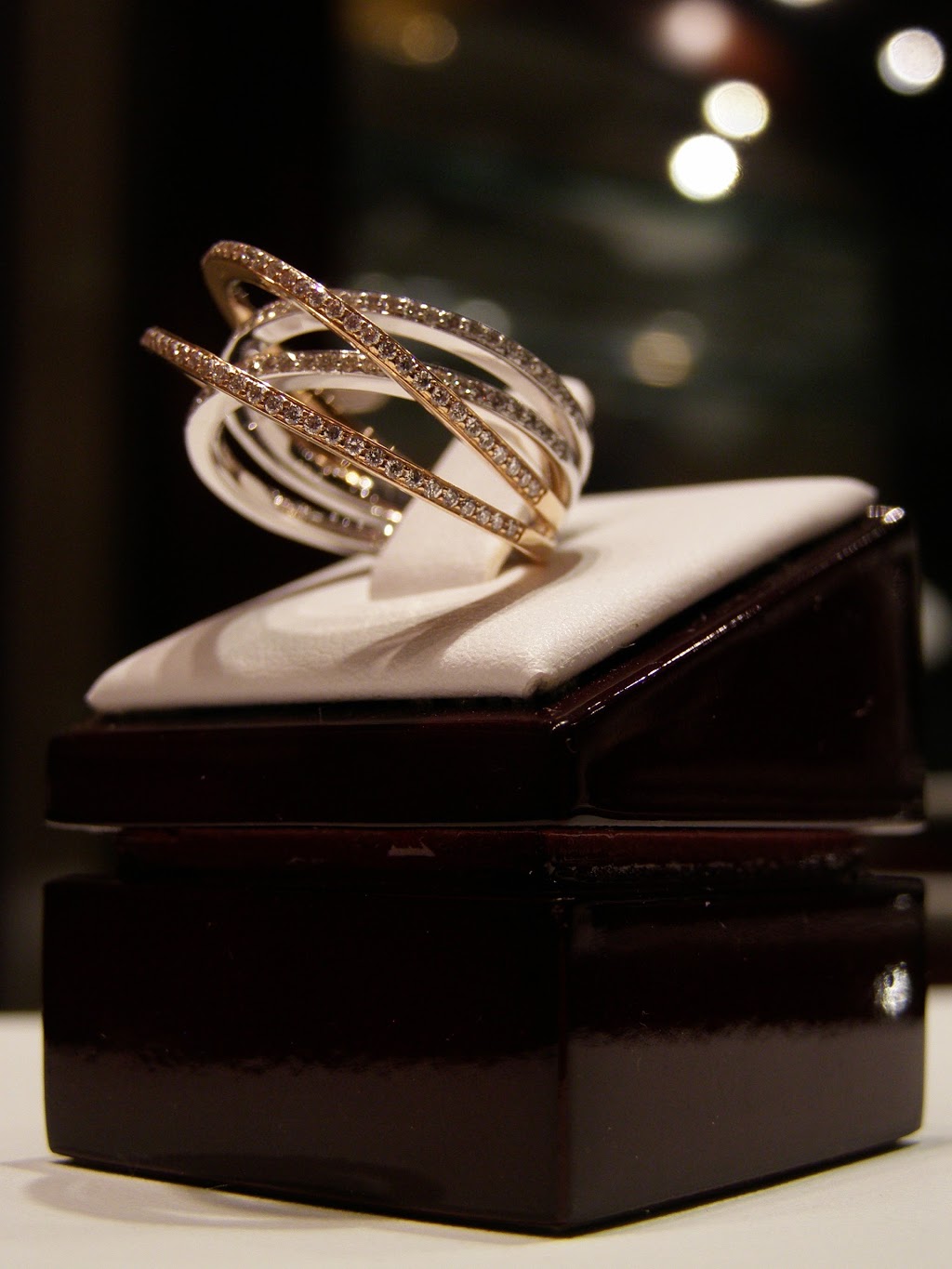 Magdor Joaillier Diamantaire | 484 Boulevard Beaconsfield, Beaconsfield, QC H9W 4C4, Canada | Phone: (514) 694-3395