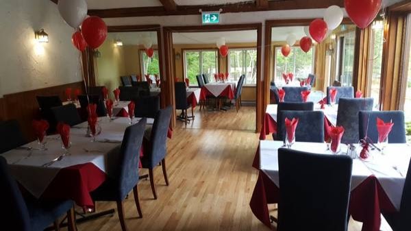 Hotel Le Petit Lac | 2010 Chemin Pierre Péladeau, Sainte-Adèle, QC J8B 1Z5, Canada | Phone: (450) 745-4545