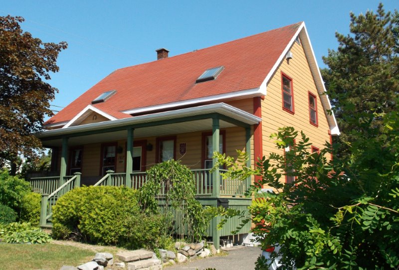 Auberge Mr.James | 167 Rue Fraser, Rivière-du-Loup, QC G5R 1E2, Canada | Phone: (418) 862-9895