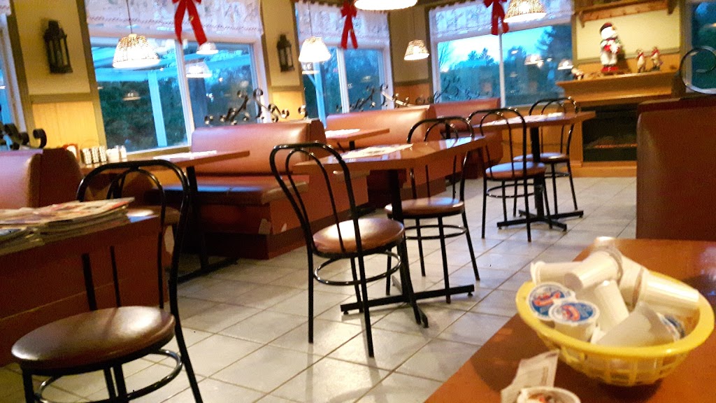Restaurant plein air | 27 Rue Lefebvre, Oka, QC J0N 1E0, Canada